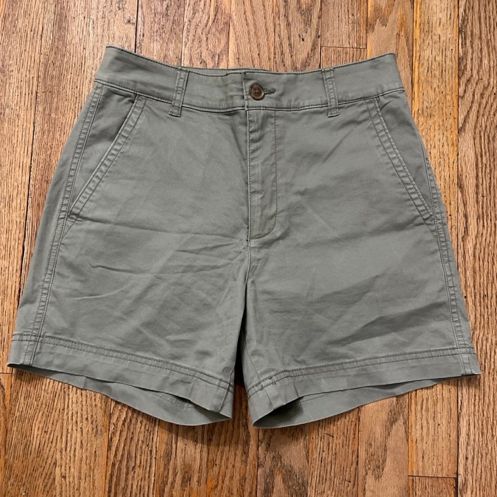 NWOT GAP Olive Green Khaki Shorts